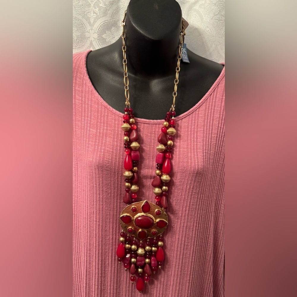 Chico’s Red & Gold 35th Anniversary Merlot Pendant Necklace Retail $119.00